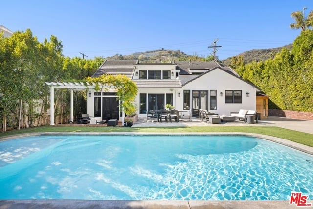 1960 Coldwater Canyon Drive, Beverly Hills, CA 90210 — photo 3 of 33
