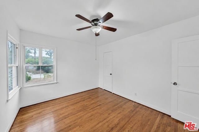 6531 Hayvenhurst Avenue, Los Angeles, CA 91406 — photo 13 of 35