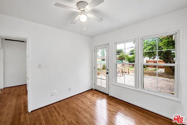 6531 Hayvenhurst Avenue, Los Angeles, CA 91406 — photo 23 of 35