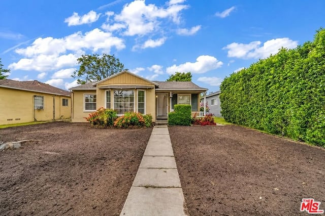 6531 Hayvenhurst Avenue, Los Angeles, CA 91406 — photo 3 of 35