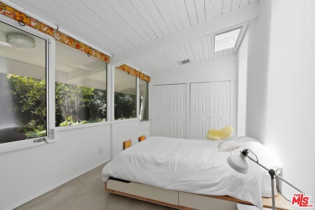 810 Bramble Way, Los Angeles, CA 90049 — photo 18 of 44