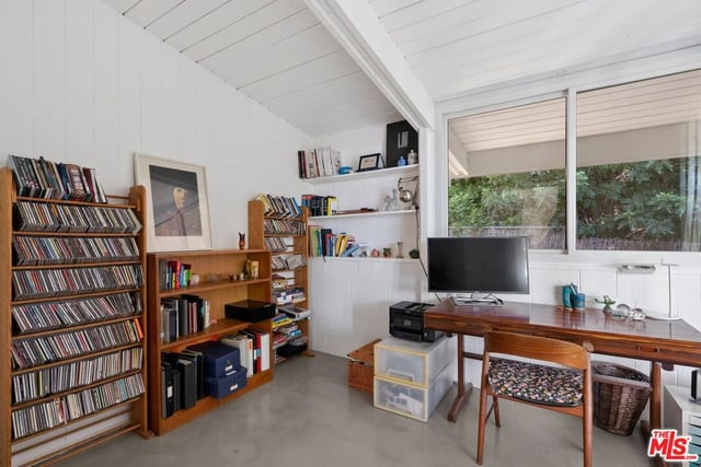 810 Bramble Way, Los Angeles, CA 90049 — photo 26 of 44