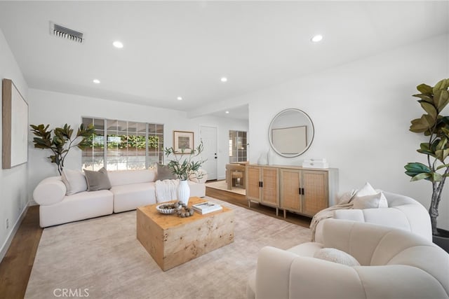 9506 Sandusky Avenue, Arleta, CA 91331 — photo 4 of 31