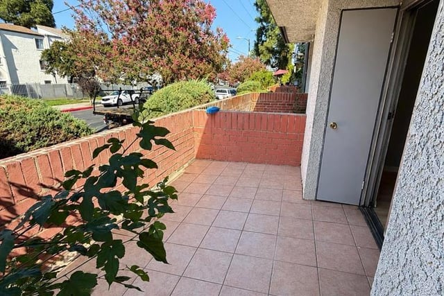 18620 Hatteras 105, Tarzana, CA 91356 — photo 14 of 21