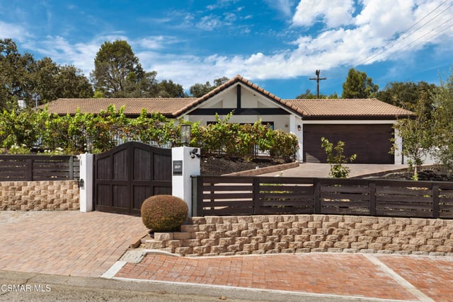 1049 Calle Las Trancas, Thousand Oaks, CA 91360 — photo 10 of 64