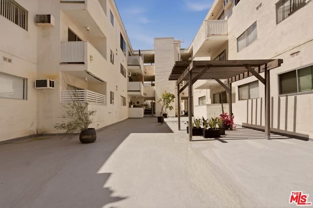 960 Larrabee Street 117, West Hollywood, CA 90069 — photo 15 of 20