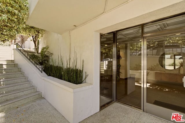 960 Larrabee Street 117, West Hollywood, CA 90069 — photo 18 of 20