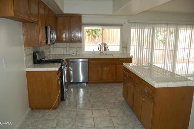 81 S Jerome Avenue, Thousand Oaks, CA 91320 — photo 12 of 28