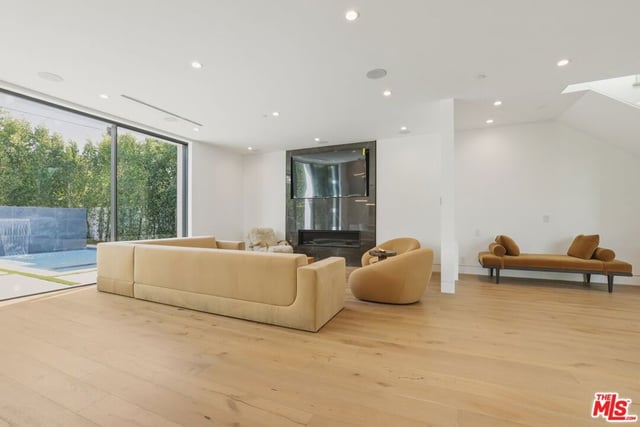 5316 Lennox Avenue, Sherman Oaks, CA 91401 — photo 13 of 75