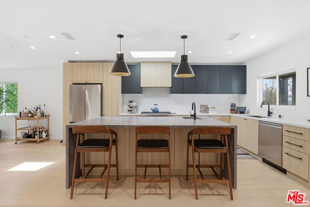 1726 S Stanley Avenue, Los Angeles, CA 90019 — photo 4 of 34