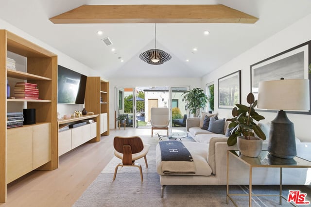 1726 S Stanley Avenue, Los Angeles, CA 90019 — photo 9 of 34