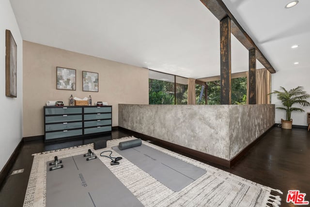 8867 Hollywood Hills Road, Los Angeles, CA 90046 — photo 11 of 44