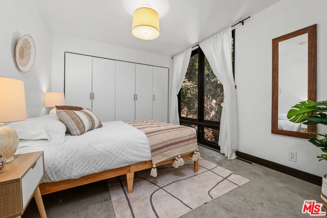 8867 Hollywood Hills Road, Los Angeles, CA 90046 — photo 18 of 44