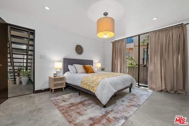 8867 Hollywood Hills Road, Los Angeles, CA 90046 — photo 21 of 44