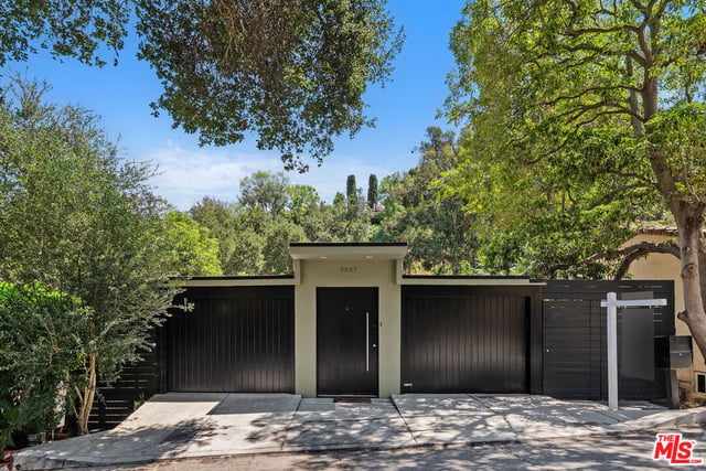 8867 Hollywood Hills Road, Los Angeles, CA 90046 — photo 4 of 44