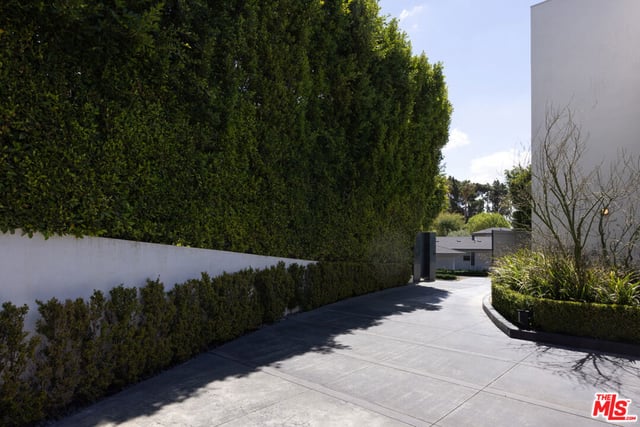 1401 Londonderry Place, Los Angeles, CA 90069 — photo 4 of 22