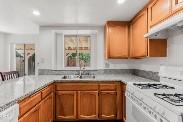 812 W Ave H-5, Lancaster, CA 93534 — photo 7 of 41