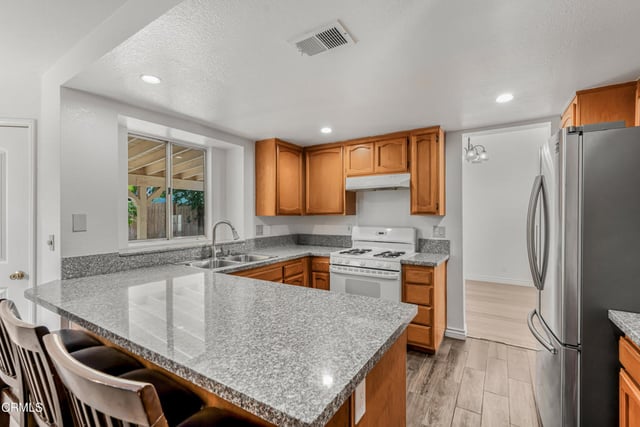 812 W Ave H-5, Lancaster, CA 93534 — photo 9 of 41