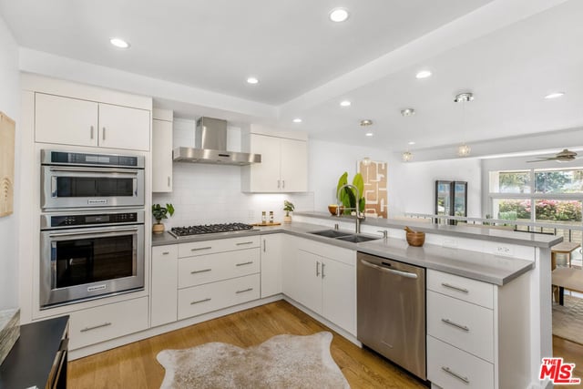 4754 La Villa Marina Unit D, Los Angeles, CA 90292 — photo 12 of 35