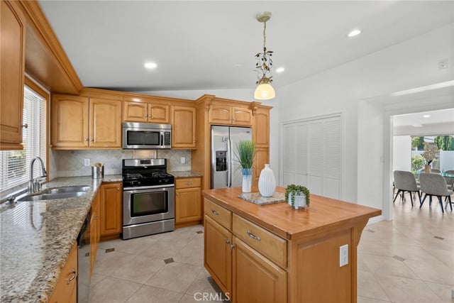 23800 Hatteras Street, Woodland Hills, CA 91367 — photo 3 of 25