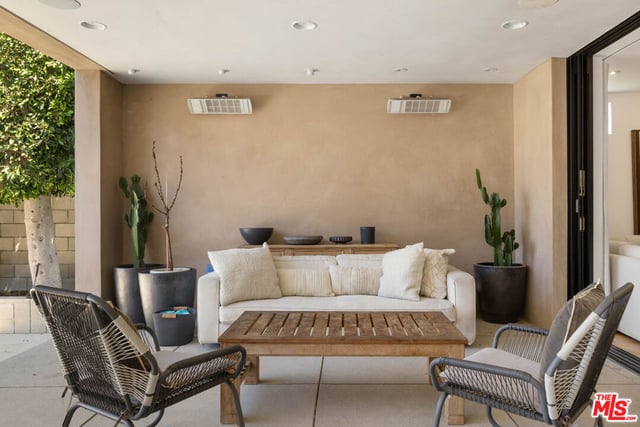 845 N Las Palmas Avenue, Los Angeles, CA 90038 — photo 18 of 34