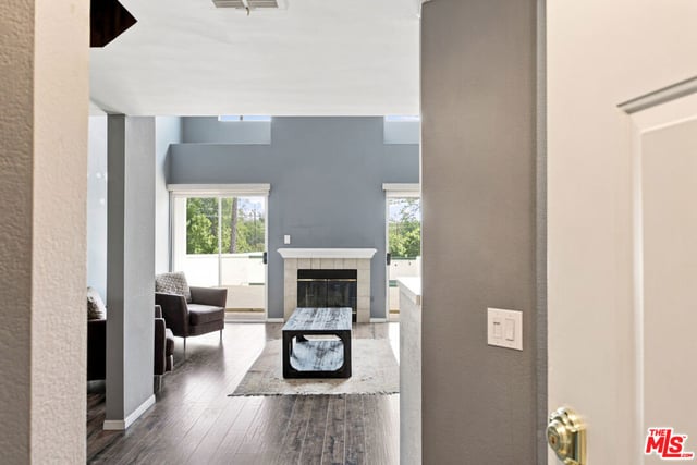 14347 Albers Street 302, Los Angeles, CA 91401 — photo 2 of 20
