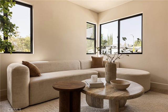 5724 Bianca, Encino, CA 91316 — photo 4 of 34