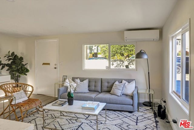 624 W Beach Avenue, Inglewood, CA 90302 — photo 12 of 43