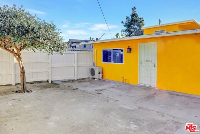 624 W Beach Avenue, Inglewood, CA 90302 — photo 23 of 43