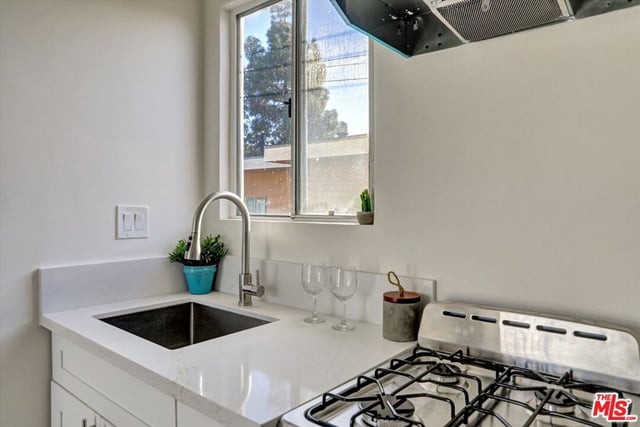 624 W Beach Avenue, Inglewood, CA 90302 — photo 35 of 43