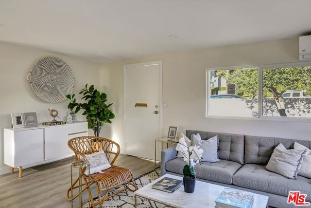 624 W Beach Avenue, Inglewood, CA 90302 — photo 9 of 43