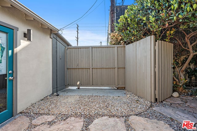 1216 Elm Street, Los Angeles, CA 90291 — photo 19 of 24