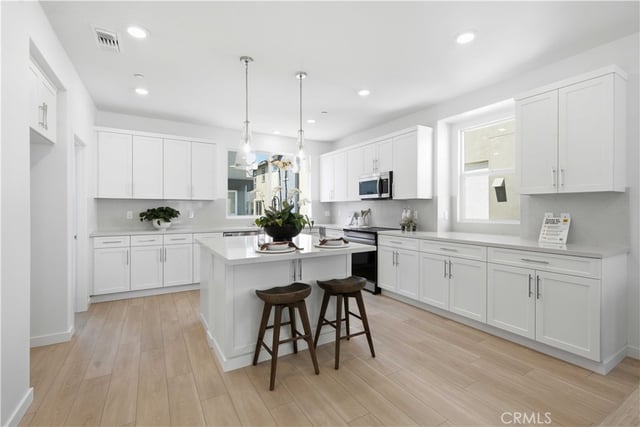 27308 Bear Creek Lane, Valencia, CA 91381 — photo 10 of 37