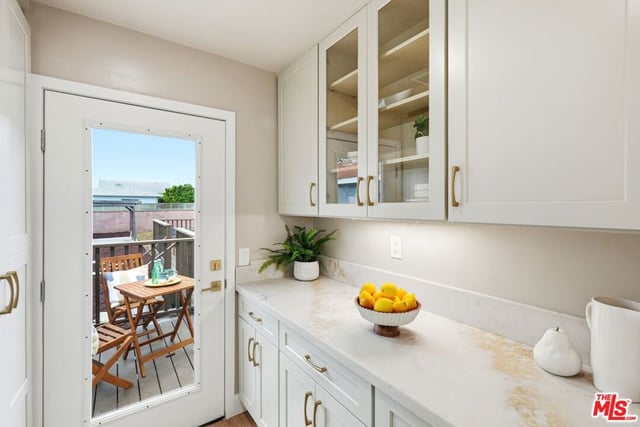 6015 Keniston Avenue, Los Angeles, CA 90043 — photo 12 of 40