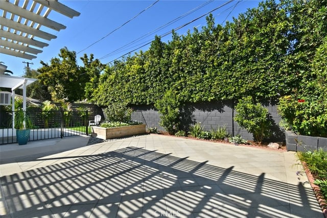 22025 De La Osa, Woodland Hills, CA 91364 — photo 24 of 31