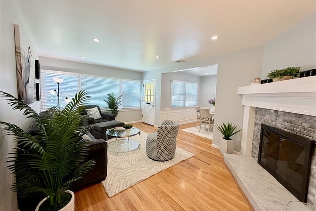 22025 De La Osa, Woodland Hills, CA 91364 — photo 5 of 31