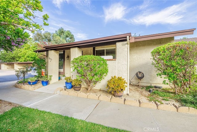 26337 Oak Highland Drive A, Newhall, CA 91321 — photo 2 of 43