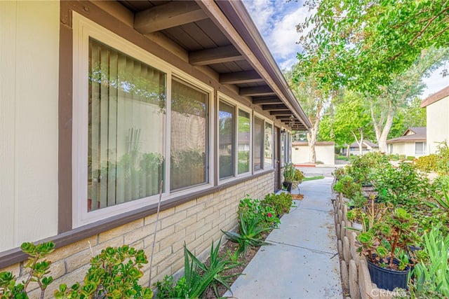 26337 Oak Highland Drive A, Newhall, CA 91321 — photo 5 of 43