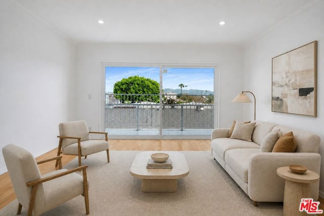 423 S Rexford Drive 305, Beverly Hills, CA 90212 — photo 2 of 19
