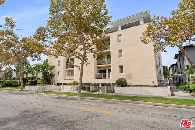 423 S Rexford Drive 305, Beverly Hills, CA 90212 — photo 4 of 19