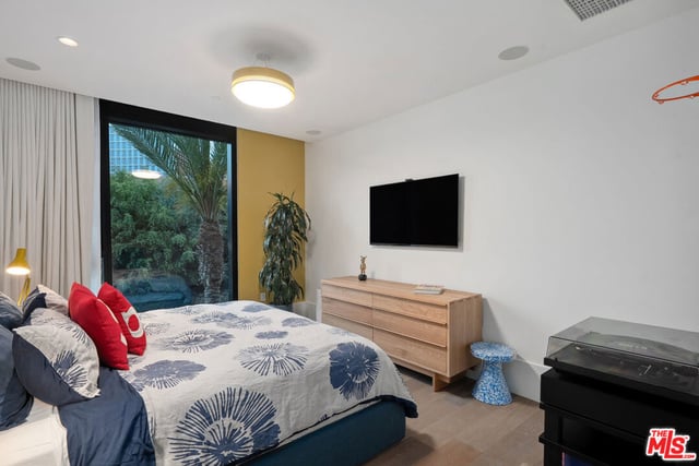 8420 W Sunset Boulevard 504, West Hollywood, CA 90069 — photo 33 of 48