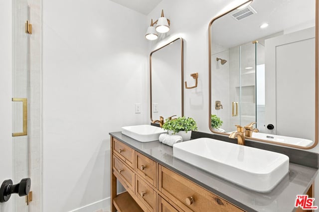 2919 Somerset Drive, Los Angeles, CA 90016 — photo 18 of 28