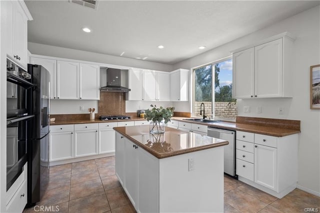 29052 Madrid Place, Castaic, CA 91384 — photo 16 of 62