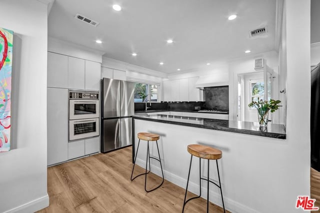 5406 Garden Grove Avenue, Tarzana, CA 91356 — photo 7 of 16