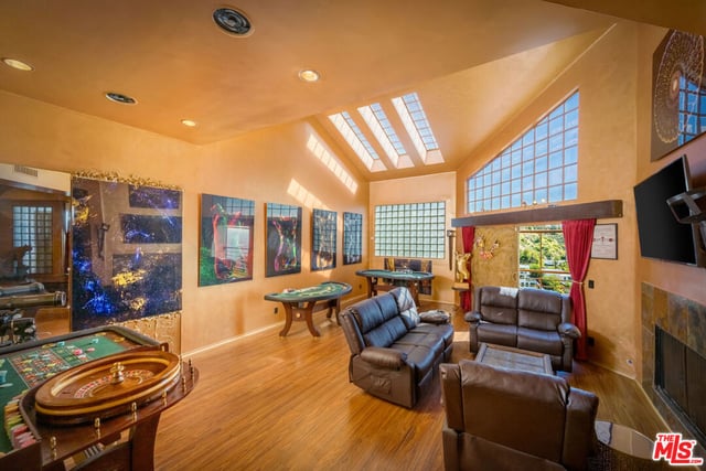 2189 Sunset Plaza Drive, Los Angeles, CA 90069 — photo 12 of 75