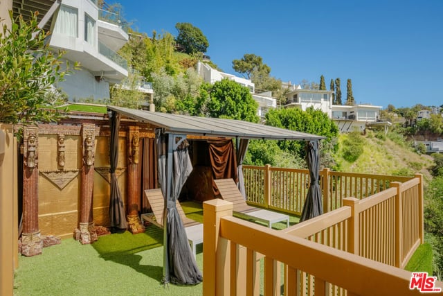 2189 Sunset Plaza Drive, Los Angeles, CA 90069 — photo 23 of 75