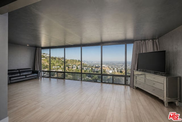 2189 Sunset Plaza Drive, Los Angeles, CA 90069 — photo 41 of 75