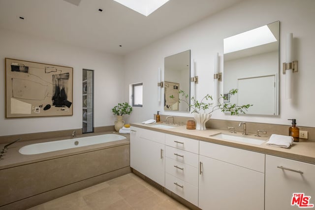 2311 Ocean Front Walk, Venice, CA 90291 — photo 25 of 42