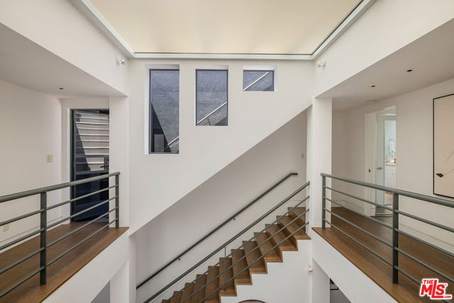 2311 Ocean Front Walk, Venice, CA 90291 — photo 31 of 42