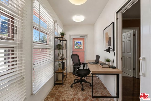 6222 Flores Avenue, Los Angeles, CA 90056 — photo 12 of 36